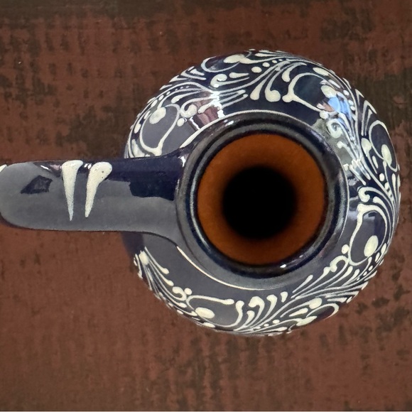 ❌SOLD❌ Beautiful Handmade, Hand Painted Blue and White Pottery Vase - Picture 4 of 4